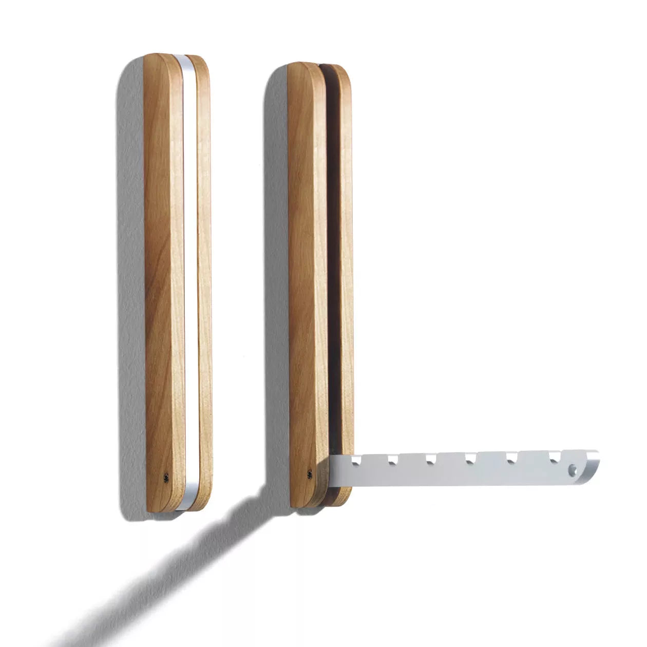 Klappbarer Wandhaken aus geöltem Kirschholz mit Aluminiumhaken