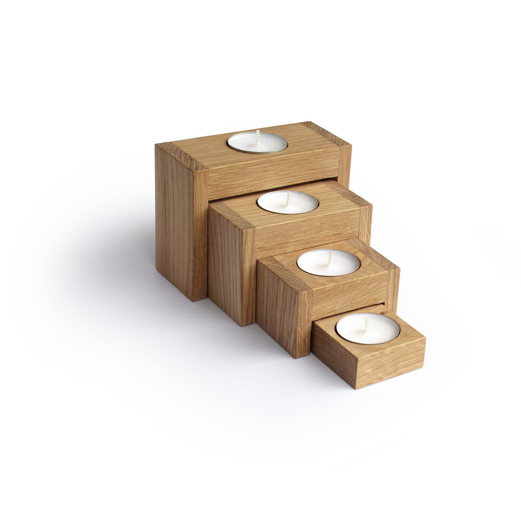 Adventsleuchter „4Steps“ aus geöltem Eichenholz mit 4 Teelichtern
