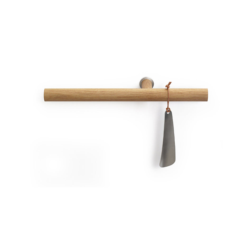 Griffhalter „You Will Need Me“ aus Eichenholz und Aluminium