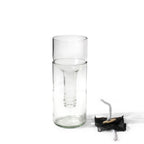 Selbstbewässerungsflasche für Pflanzen aus Glas und Holz