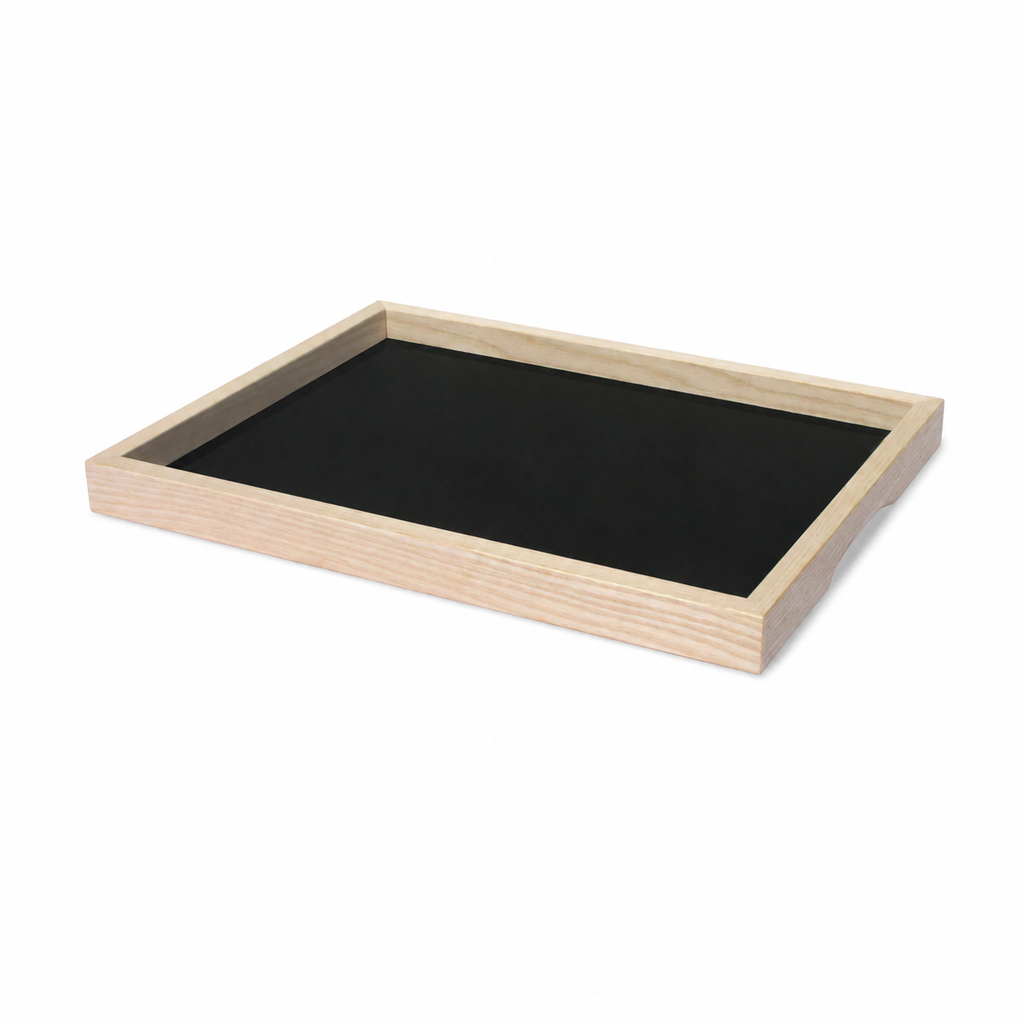 Kleines Serviertablett „Basic S“ aus unbehandeltem Eschenholz mit schwarzer HPL-Fläche – 35,5 × 28 cm