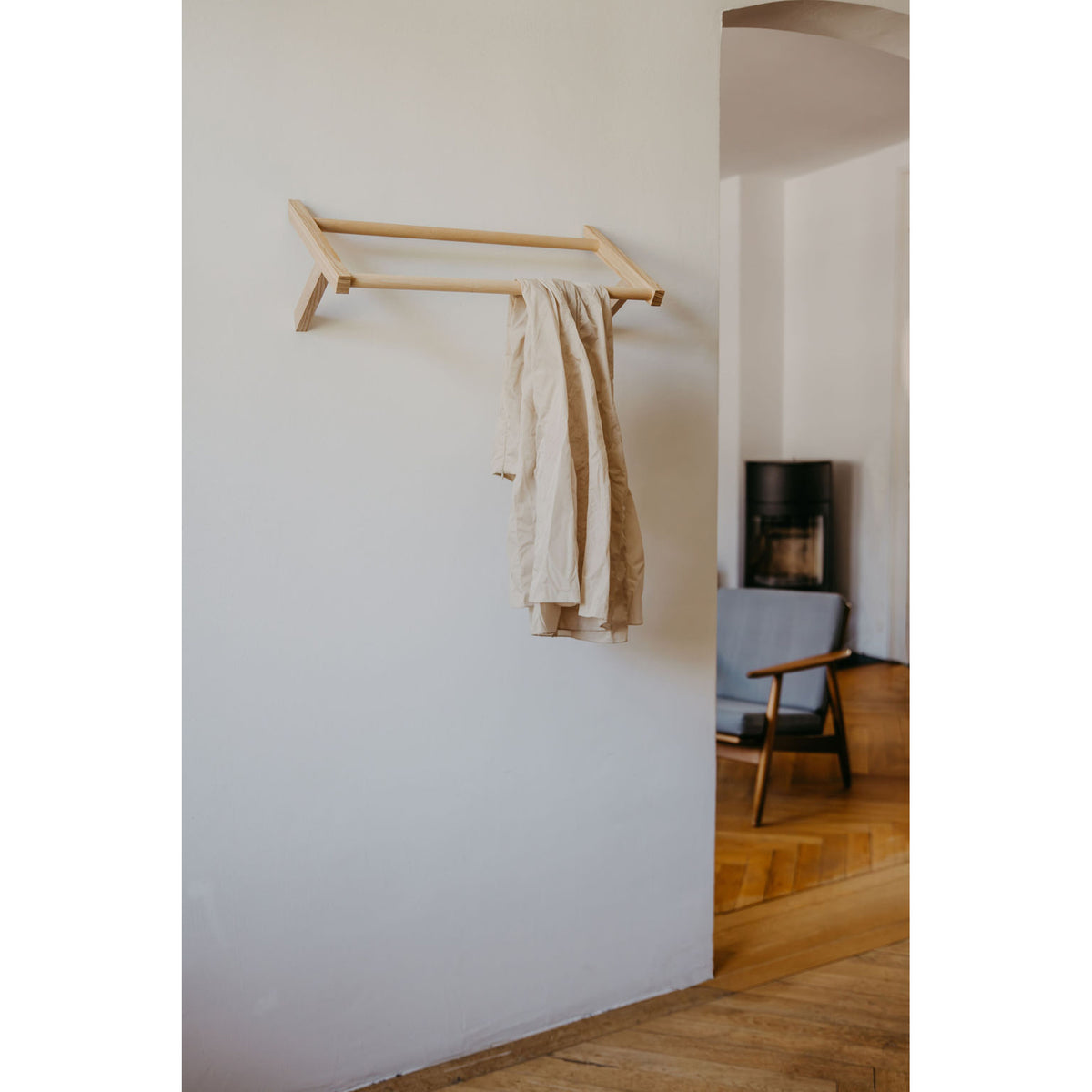 Wandhängestange „Ylo“ aus Eschenholz für Küche, Bad und Garderobe