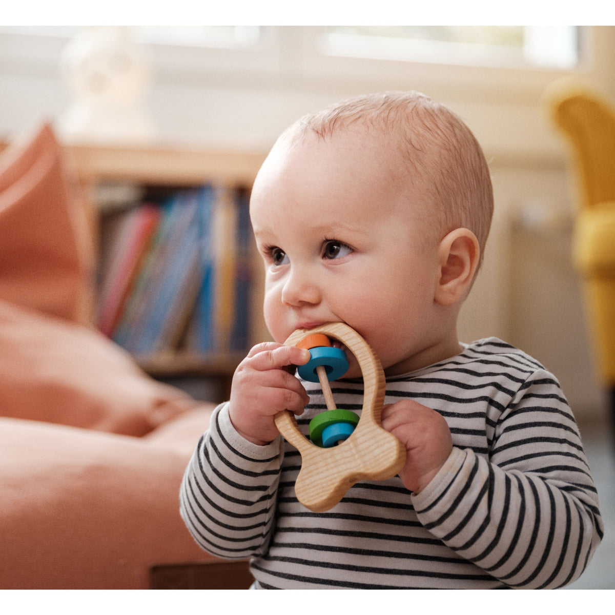 Holz-Greifling Fischli color für Babys ab 3 Monaten