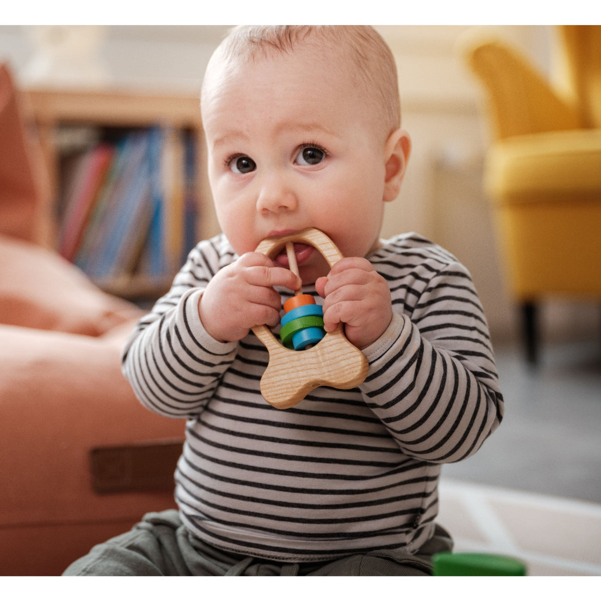 Holz-Greifling Fischli color für Babys ab 3 Monaten