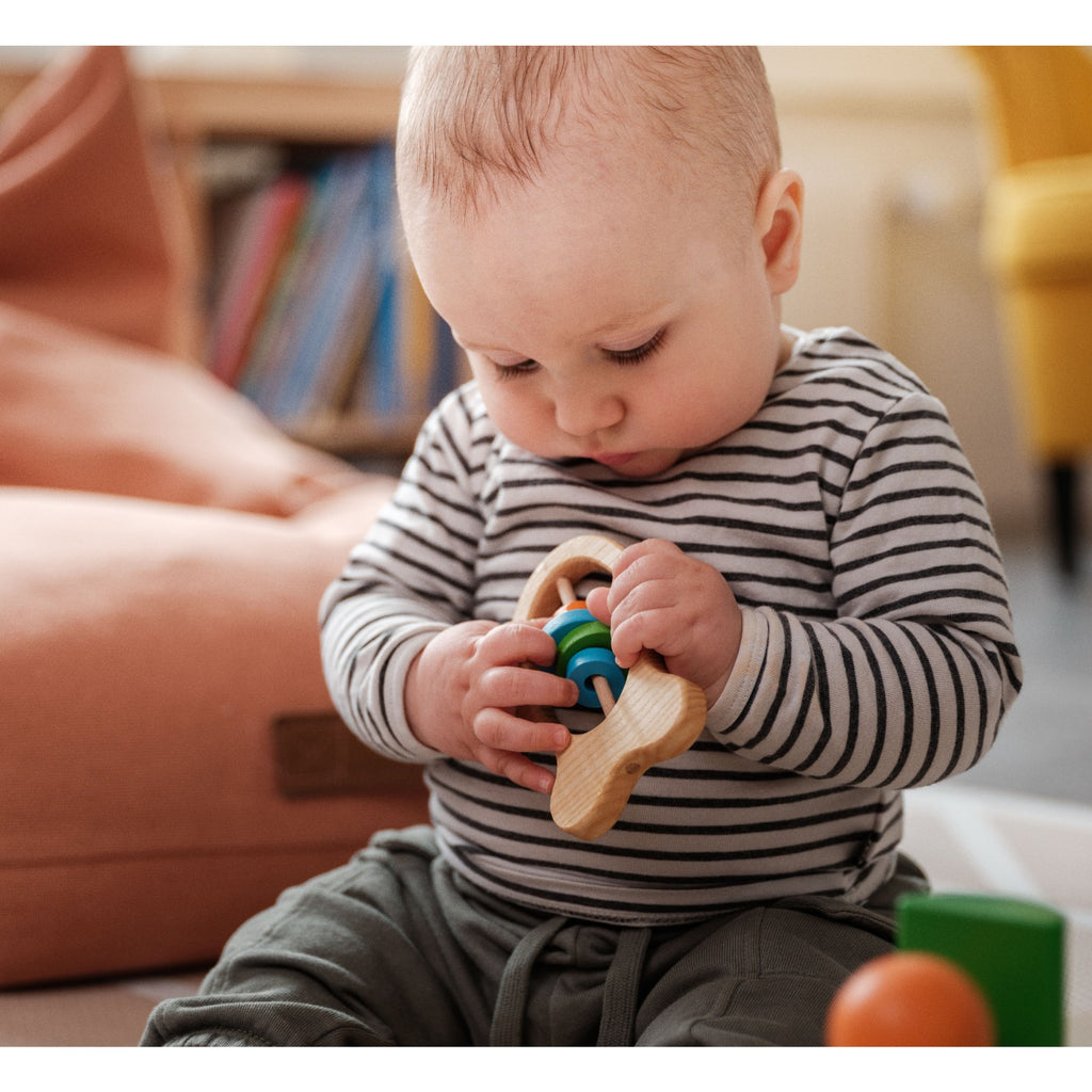 Holz-Greifling Fischli color für Babys ab 3 Monaten